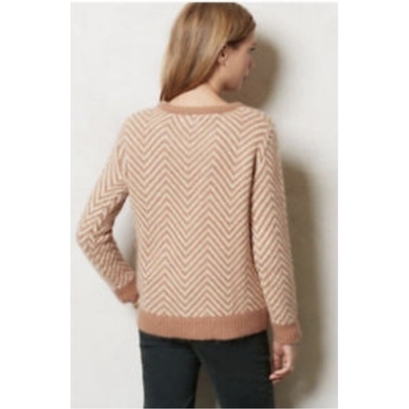 Ganni Chevron Pullover in Brown
MEGHAN MARKLE, TOPS - Picture 3 of 16